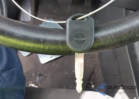 2005 Ford Escape Xlt from USA, damaged, VIN 1FMYU03175KE09308